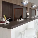 فندق Adaria