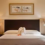 فندق Adaria 4*