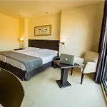 Adaria 4* مْبيرا